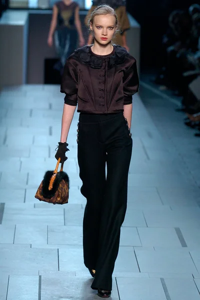 Look 50